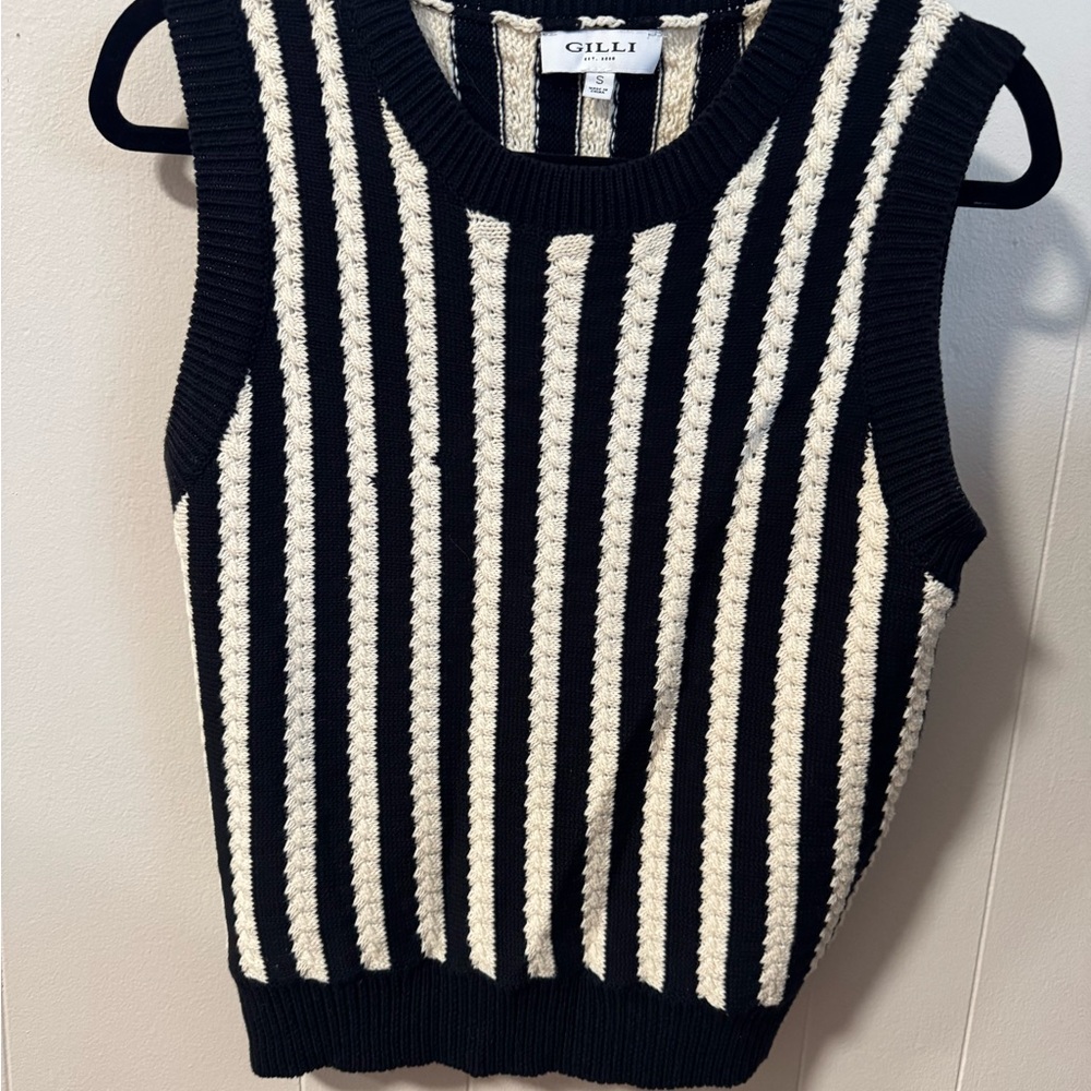 Gilli Black and Cream Striped Knit Vest